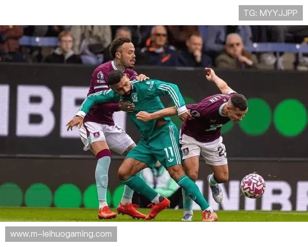 利物浦主场平伯恩利，爱德华兹扳平球救主